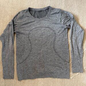 Lululemon Long Sleeve Top Size 6 Gray Seamless Athletic